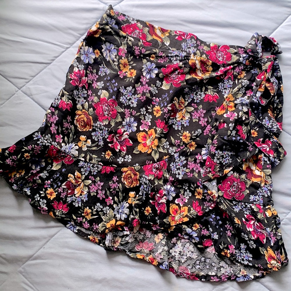 FLORAL WRAP MINI SKIRT